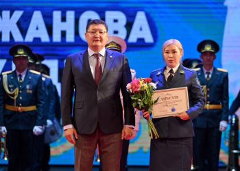 Ел тыныштығының кепілі: Абай облысының әкімі тәртіп сақшыларын марапаттады