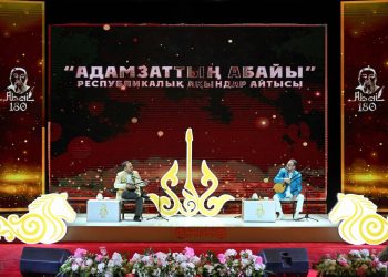 Семейде «Адамзаттың Абайы» атты республикалық ақындар айтысы өтіп жатыр
