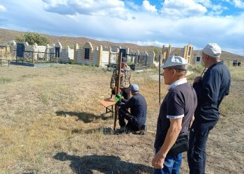 Ауыл халқының ауызбіршілігі: Танаш ата зираты қоршалып жатыр