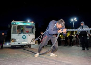 Автобус сүйреген алыптар «Семей батырын» анықтады