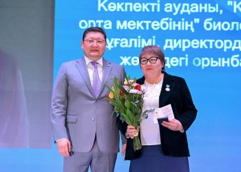 Көкпекті ауданының ұстазы «Ы.Алтынсарин» төсбелгісімен марапатталды