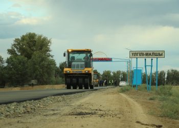Айтылды — істелді: Үлгілімалшы мен Көкжайықтың арасындағы жолға алғаш рет асфальт төселді