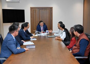 Абай облысының әкімі Мұстафа Өзтүріктің қызы Неслиханмен кездесті