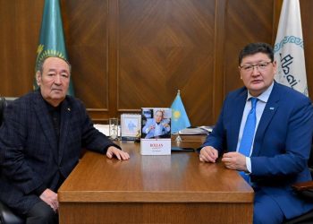 Абай облысының әкімі белгілі жазушы Роллан Сейсенбаевпен кездесті