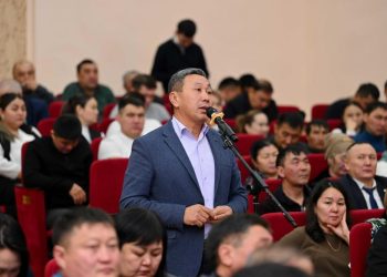 Облыс әкімі Берік Уәли Жаңасемей ауданының халқымен кездесті