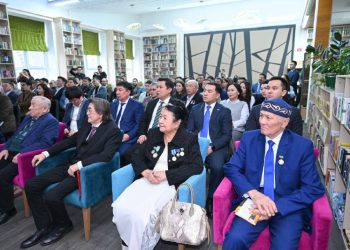 Берік Уәли ақын-жазушылармен кездесті