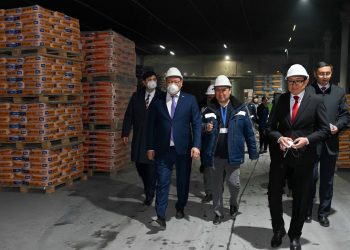 Облыс әкімі Семейдегі ірі өндіріс орындарын аралады