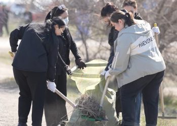 Семейде 200-ден астам адам сенбілікке шықты