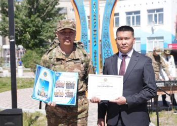 Семейде әскери борышын өтеген сарбаздарды шығарып салды