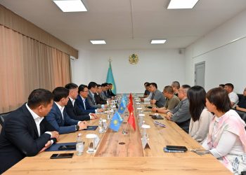 Абай облысының әкімі Ақсуатта шетелдік инвесторлармен кездесті