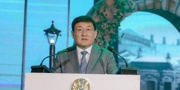 Семей әкімі ұстаздарды кәсіби мерекесімен құттықтады