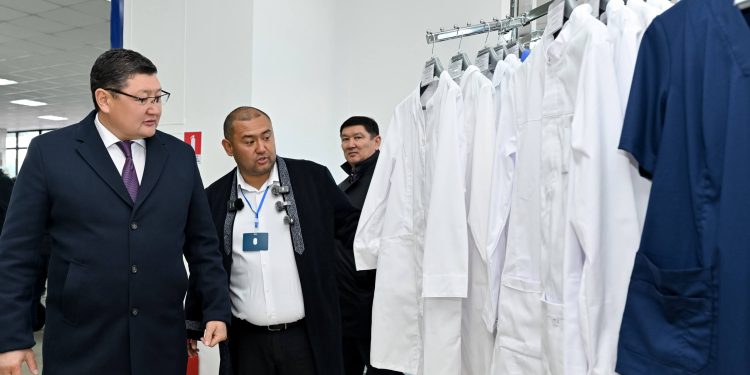 Семейде арнайы аяқ киім шығаратын жаңа өндіріс іске қосылды